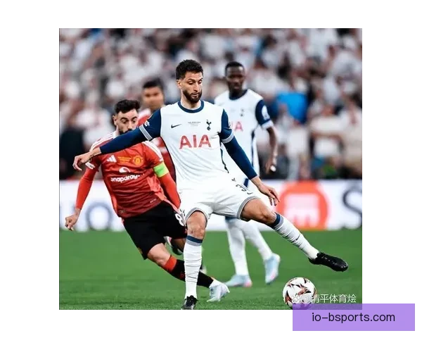 欧联杯决赛将在今晚激情上演两队争冠引人期待